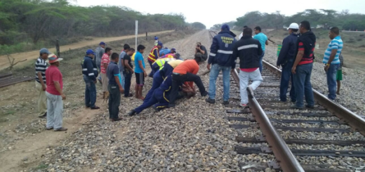 Vigilantes Bloquean vía férrea en El Cerrejón exigiendo alza de salarios 4