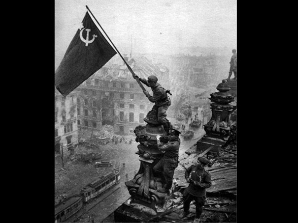 La historia de la Bandera Roja Sobre el Reichstag 4