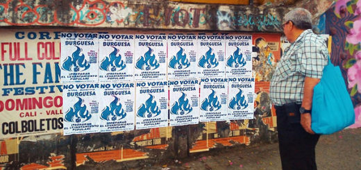 Pega de carteles de la campaña ¡No votar, preparar el levantamiento popular! 18